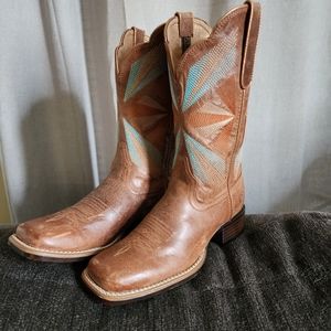 Ariat square toe cowboy boots 7
